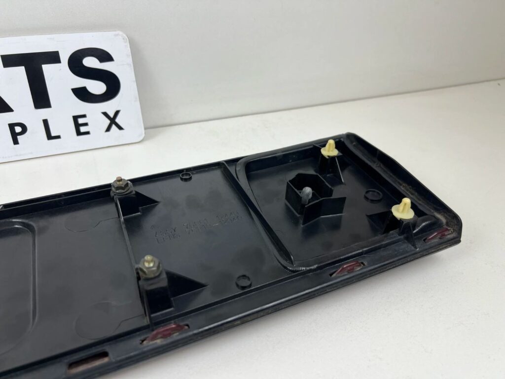 OEM Toyota Corolla AE100 AE101 Rear Trunk Lid Garnish Panel (1993–1997) – Mint Condition (13)