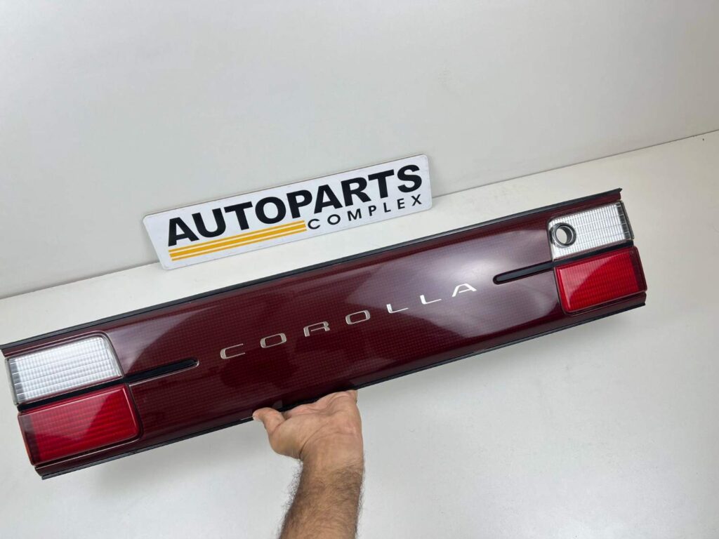 OEM Toyota Corolla AE100 AE101 Rear Trunk Lid Garnish Panel (1993–1997) – Mint Condition (5)