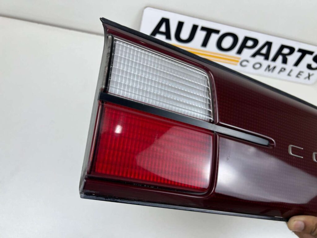 OEM Toyota Corolla AE100 AE101 Rear Trunk Lid Garnish Panel (1993–1997) – Mint Condition (7)