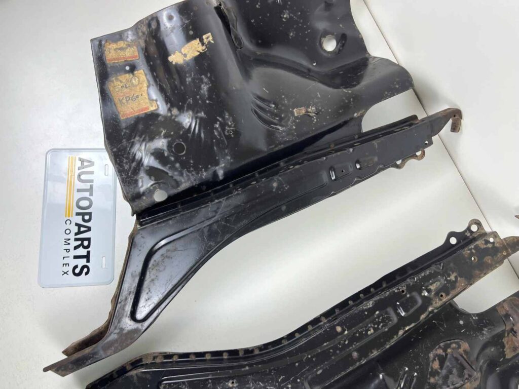 Starlet KP60 kp61 Front fender inner aprons OEM new (5)