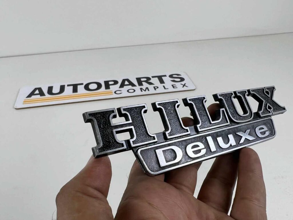 TOYOTA HILUX DELUXE RN20 RN25 Side Fender BADGE OEM (3)