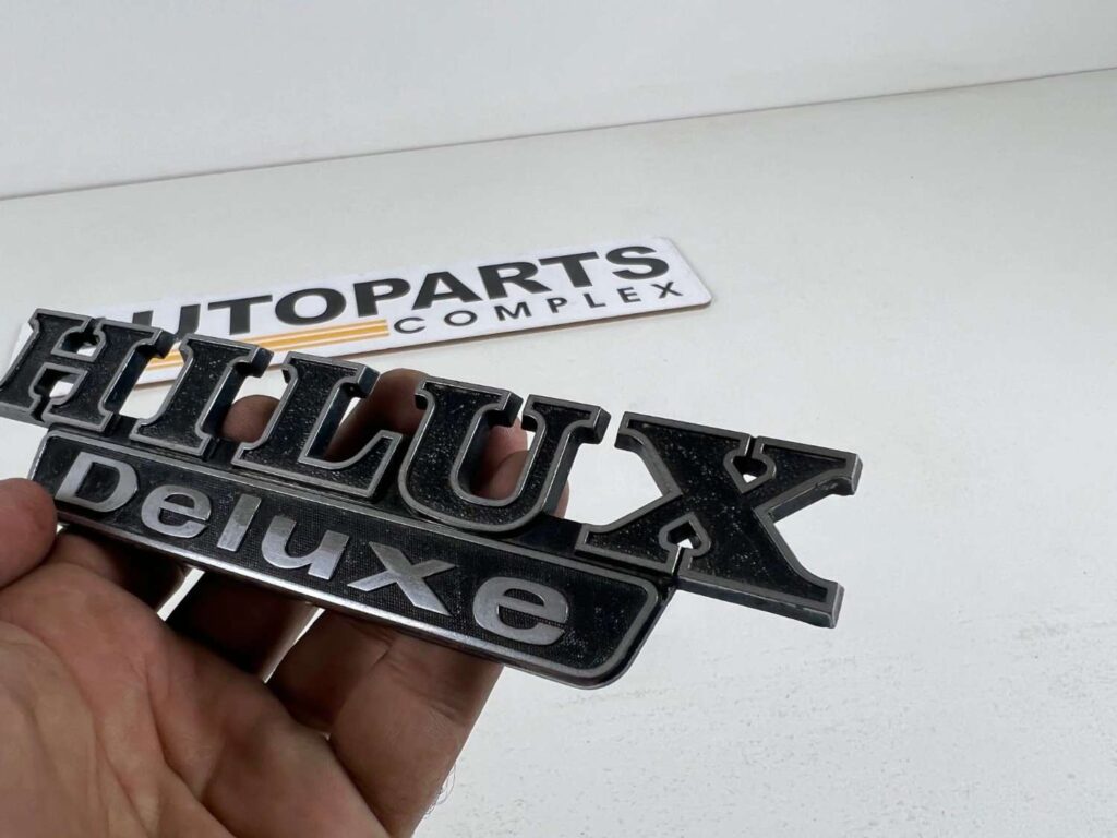 TOYOTA HILUX DELUXE RN20 RN25 Side Fender BADGE OEM (4)