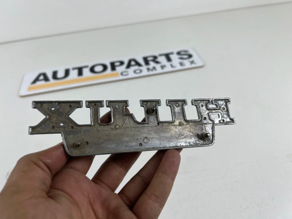 TOYOTA HILUX DELUXE RN20 RN25 Side Fender BADGE OEM (5)