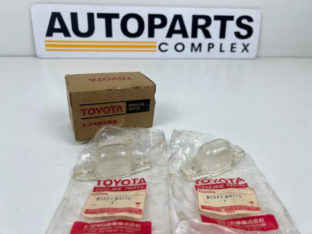 Toyota Hilux rn30 rn40 rn43 license plate light lenses NOS OEM pair (1)