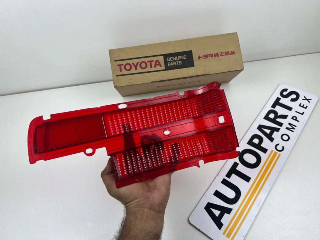 Toyota corona RT80 1971 tail light lens NOS OEM Left side (1)