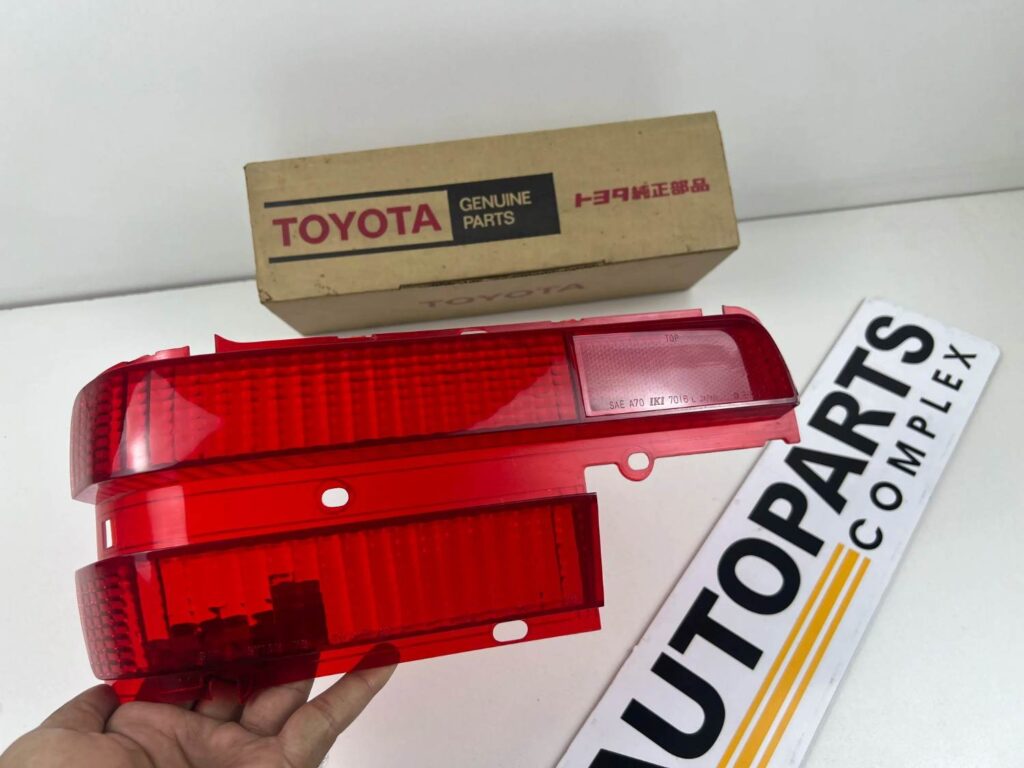 Toyota corona RT80 1971 tail light lens NOS OEM Left side (4)