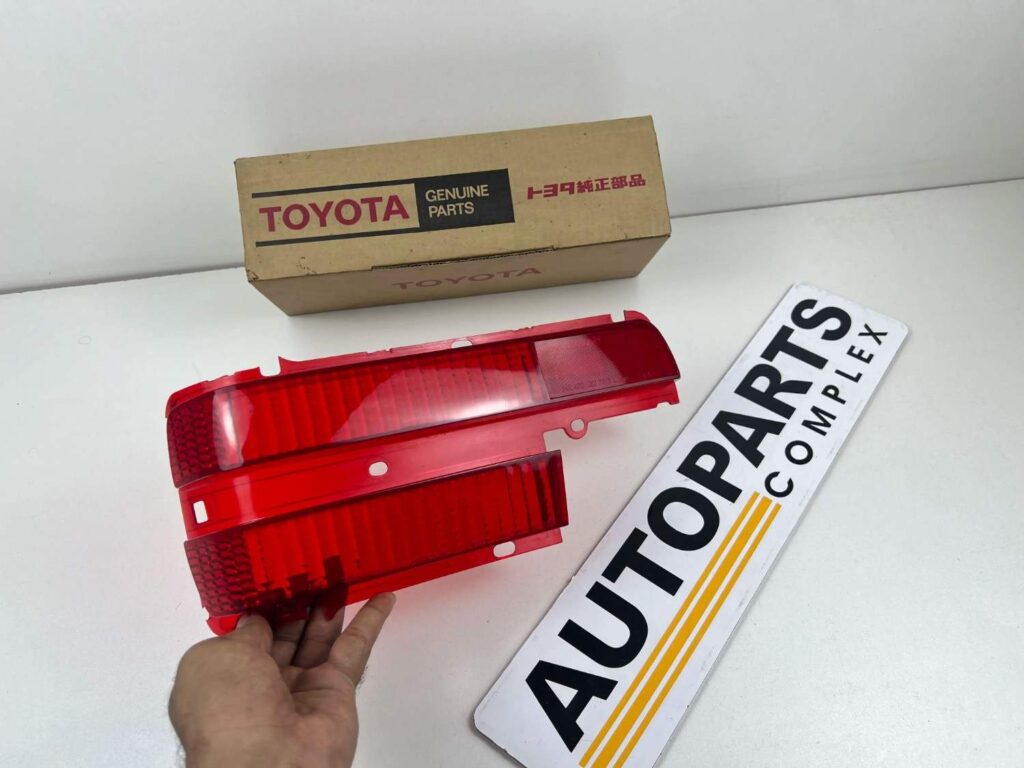 Toyota corona RT80 1971 tail light lens NOS OEM Left side (7)