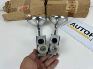 Toyota corona mark II 1973 - 1976 NOS OEM fender mirrors (11)