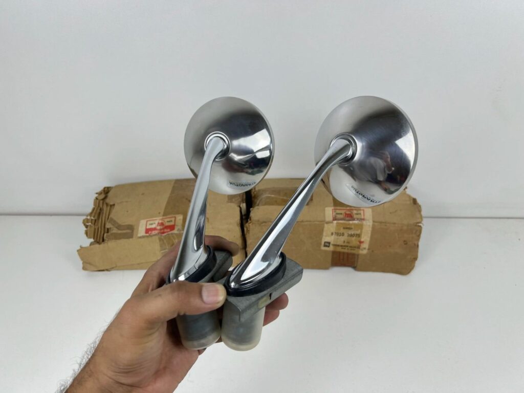 Toyota corona mark II 1973 - 1976 NOS OEM fender mirrors (2)