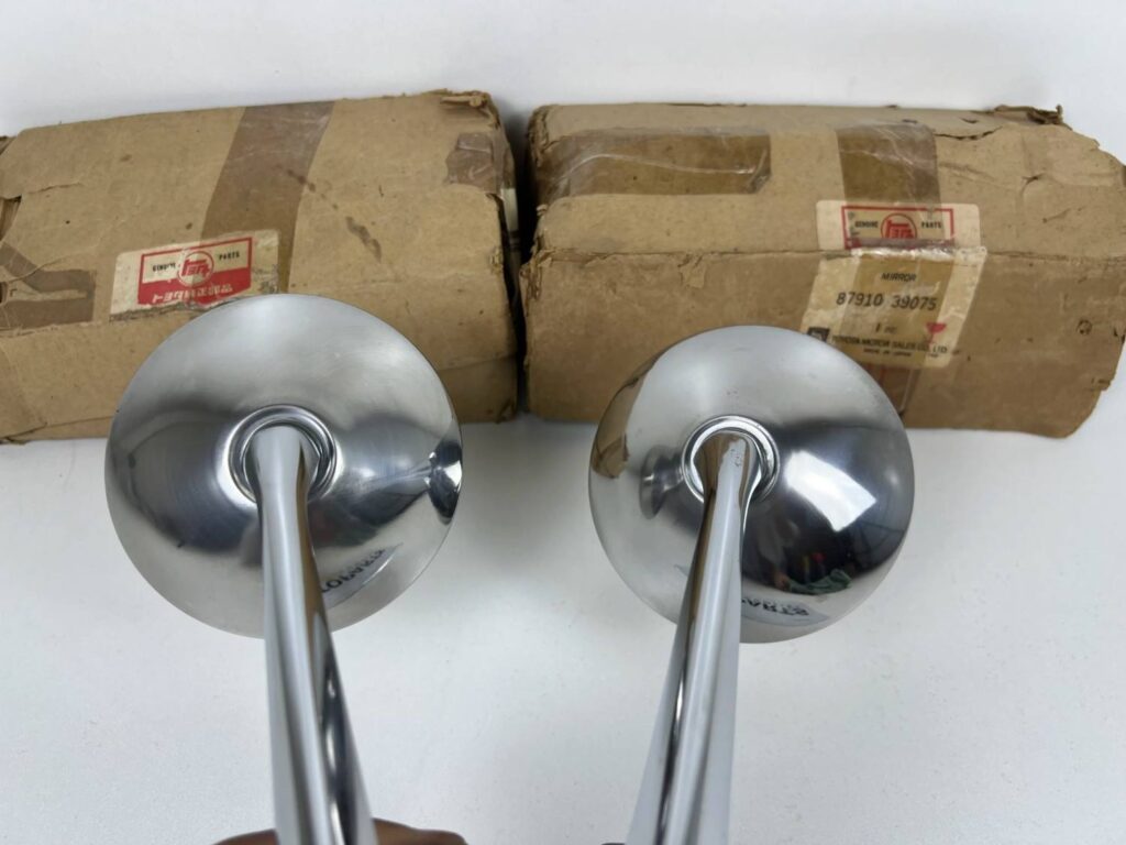 Toyota corona mark II 1973 - 1976 NOS OEM fender mirrors (3)