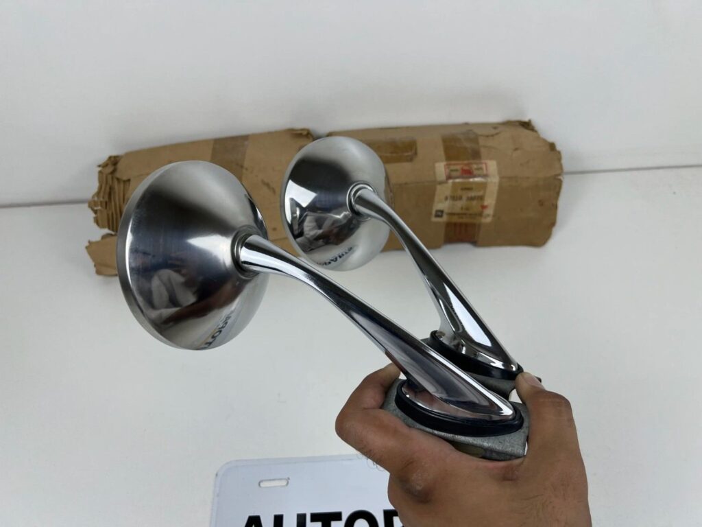 Toyota corona mark II 1973 - 1976 NOS OEM fender mirrors (5)