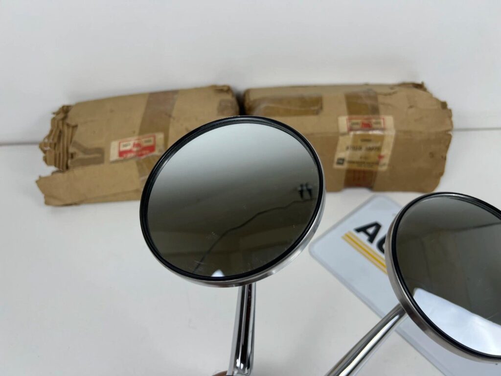 Toyota corona mark II 1973 - 1976 NOS OEM fender mirrors (8)