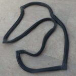 rt80 front windshield rubber seal