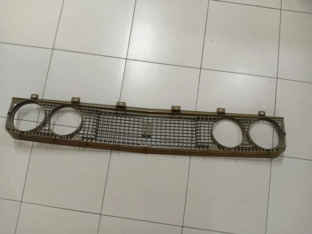 1969 corona Mark ii grille (1)