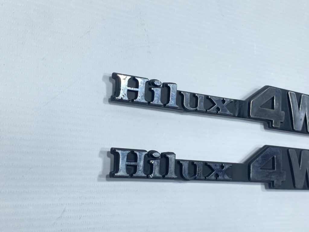 Hilux 1979 - 1983 fender 4wd badges OEM (1)