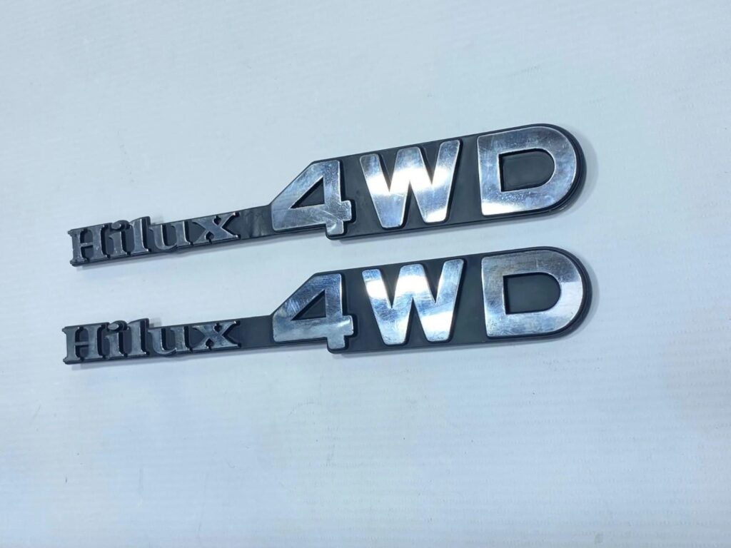 Hilux 1979 - 1983 fender 4wd badges OEM (3)