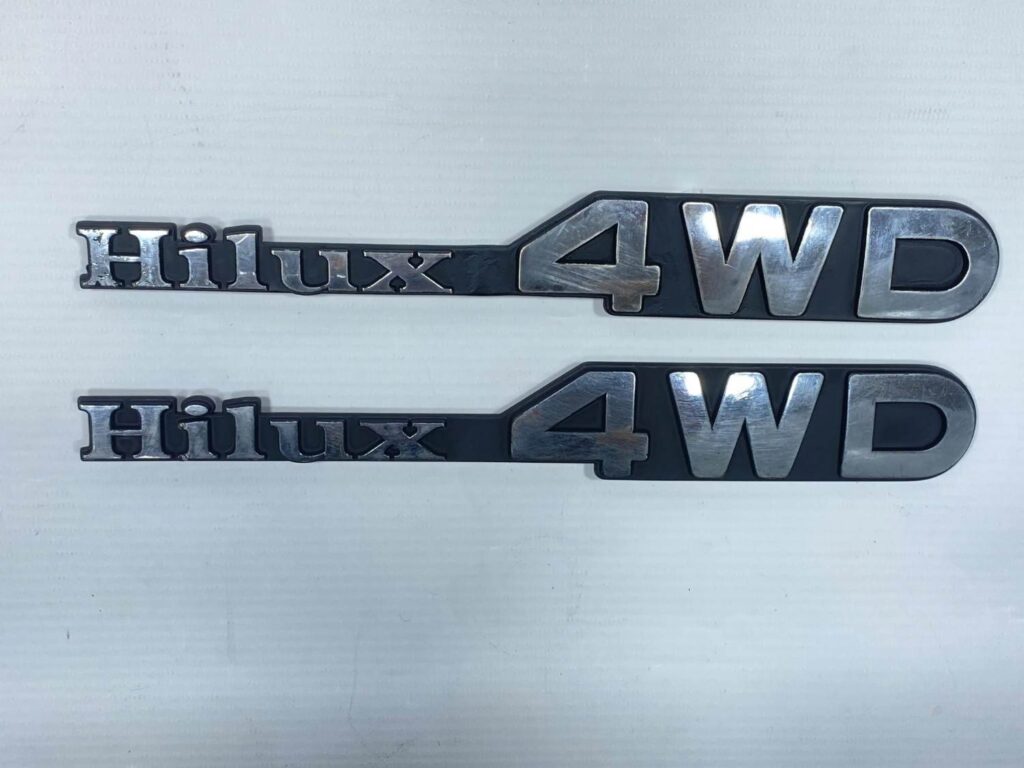 Hilux 1979 - 1983 fender 4wd badges OEM (5)