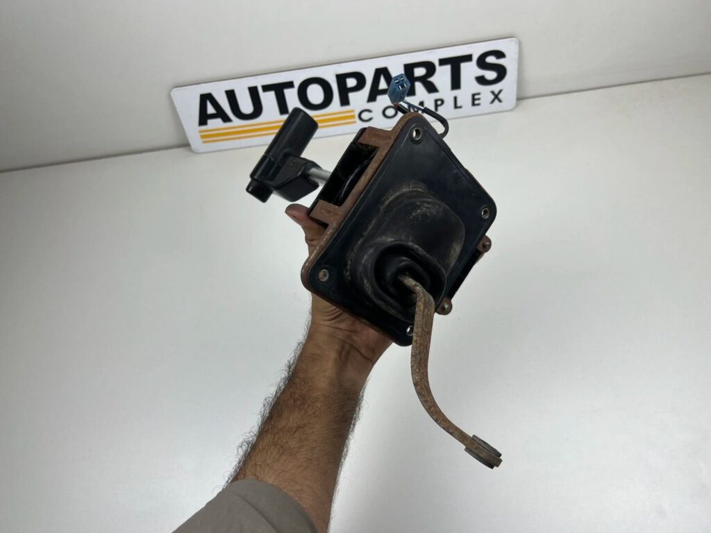 Hilux pickup 1984 - 1988 RHD auto shifter lever (1)