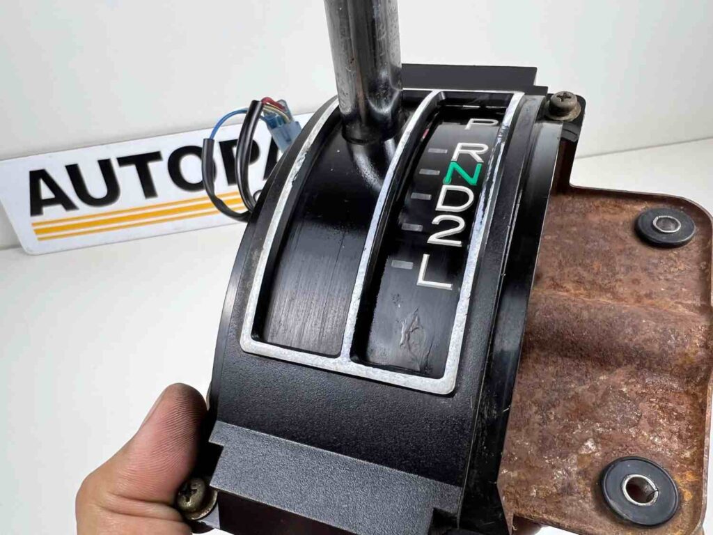 Hilux pickup 1984 - 1988 RHD auto shifter lever (5)