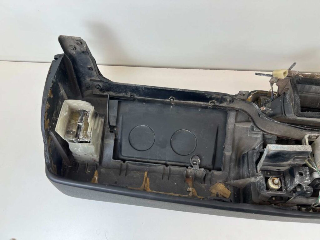 Ke30 corolla dashboard complete with cluster (Black) (1)