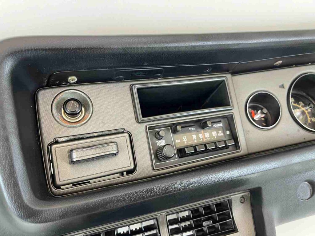 Ke30 corolla dashboard complete with cluster (Black) (17)