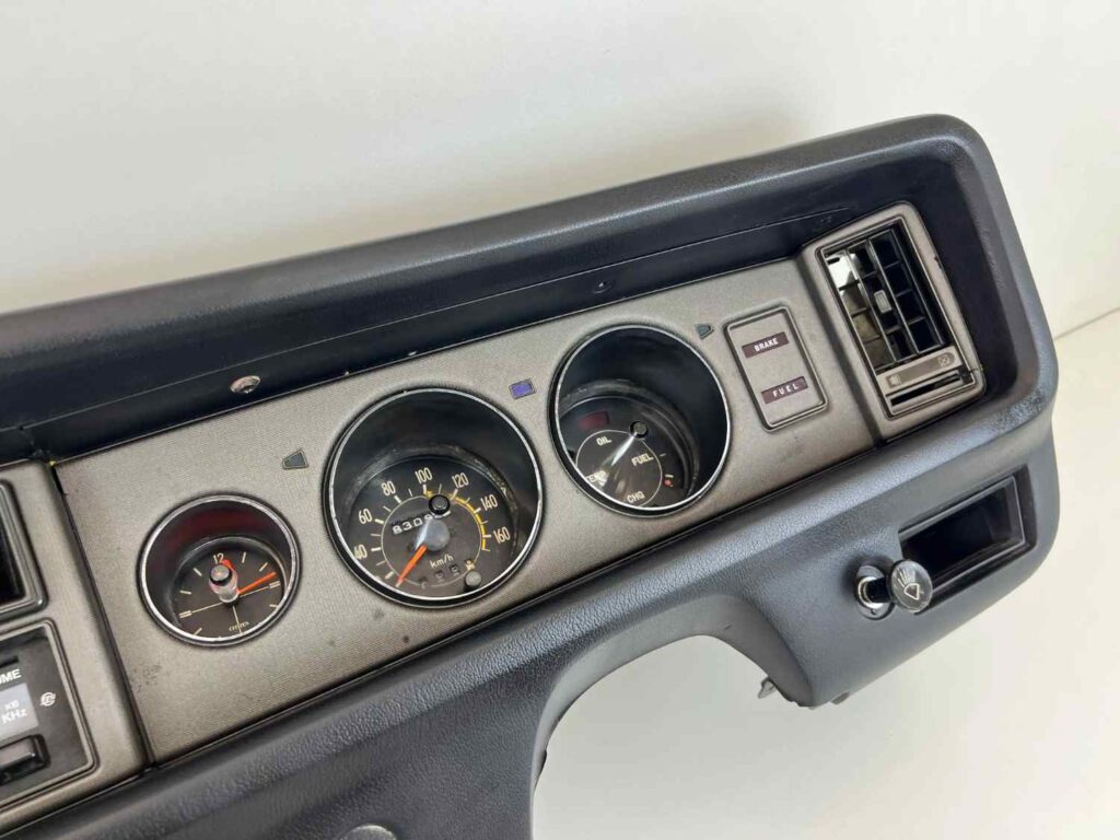 Ke30 corolla dashboard complete with cluster (Black) (18)