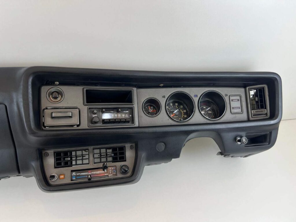 Ke30 corolla dashboard complete with cluster (Black) (2)