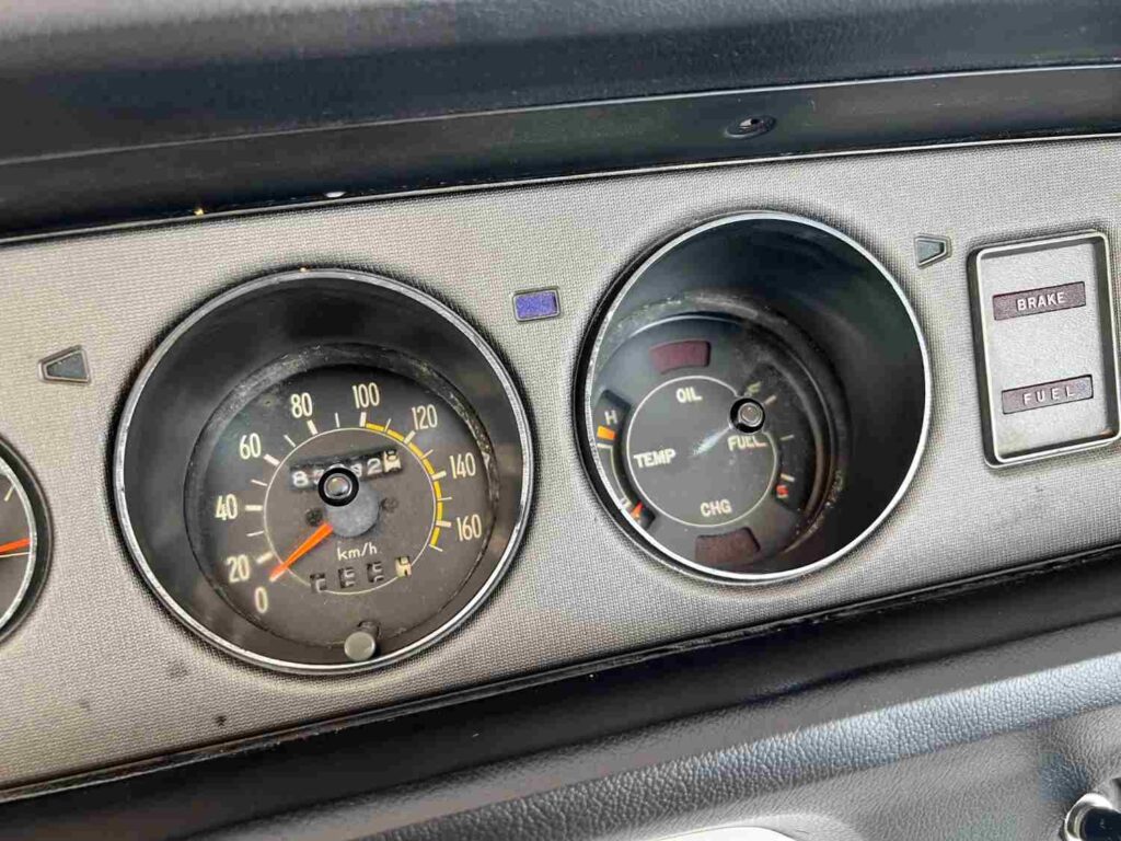 Ke30 corolla dashboard complete with cluster (Black) (5)