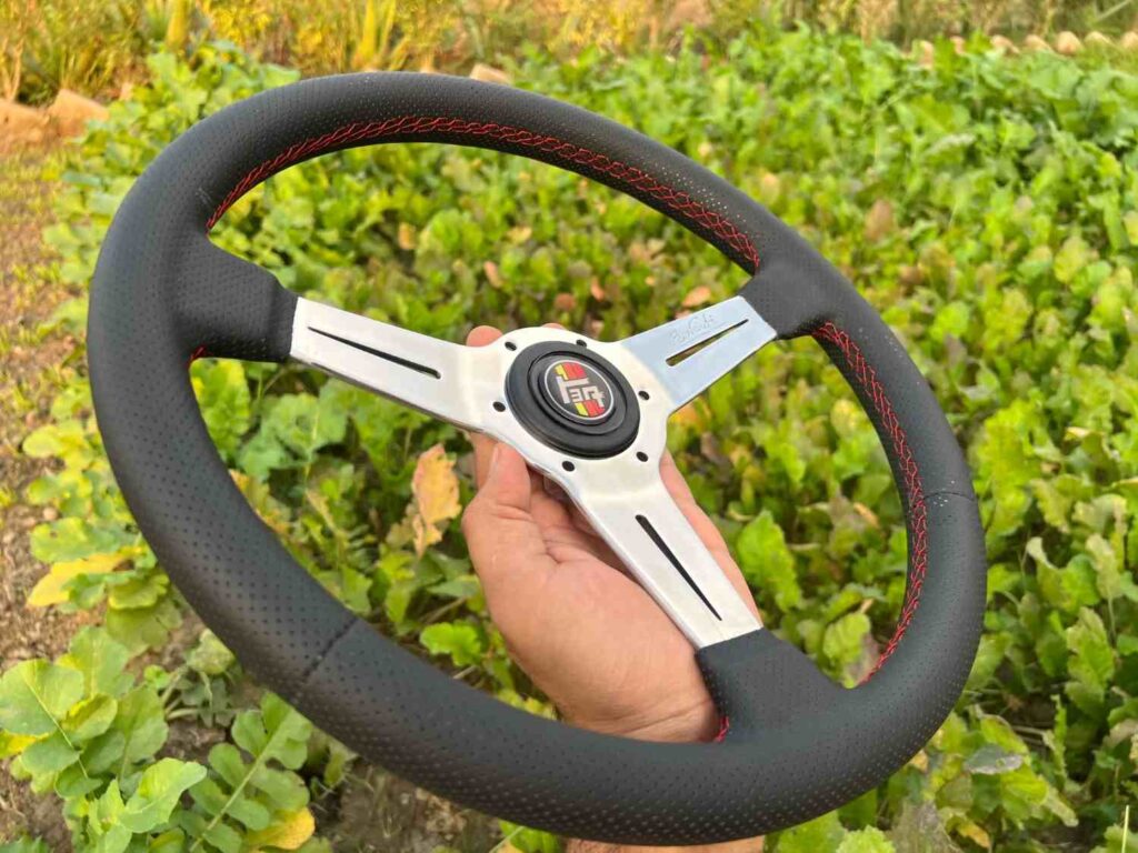 Nardi 360mm perforated leather with polished spokes for Toyota (10)