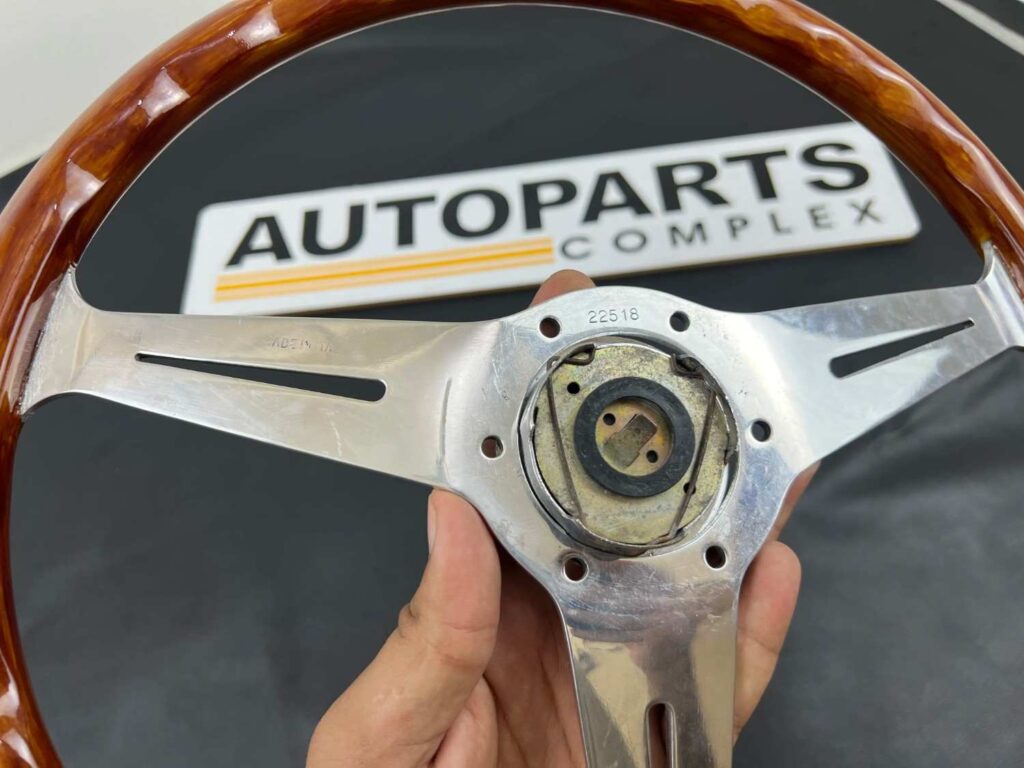 Nardi classic wooden 365mm with nardi torino horn button (13)