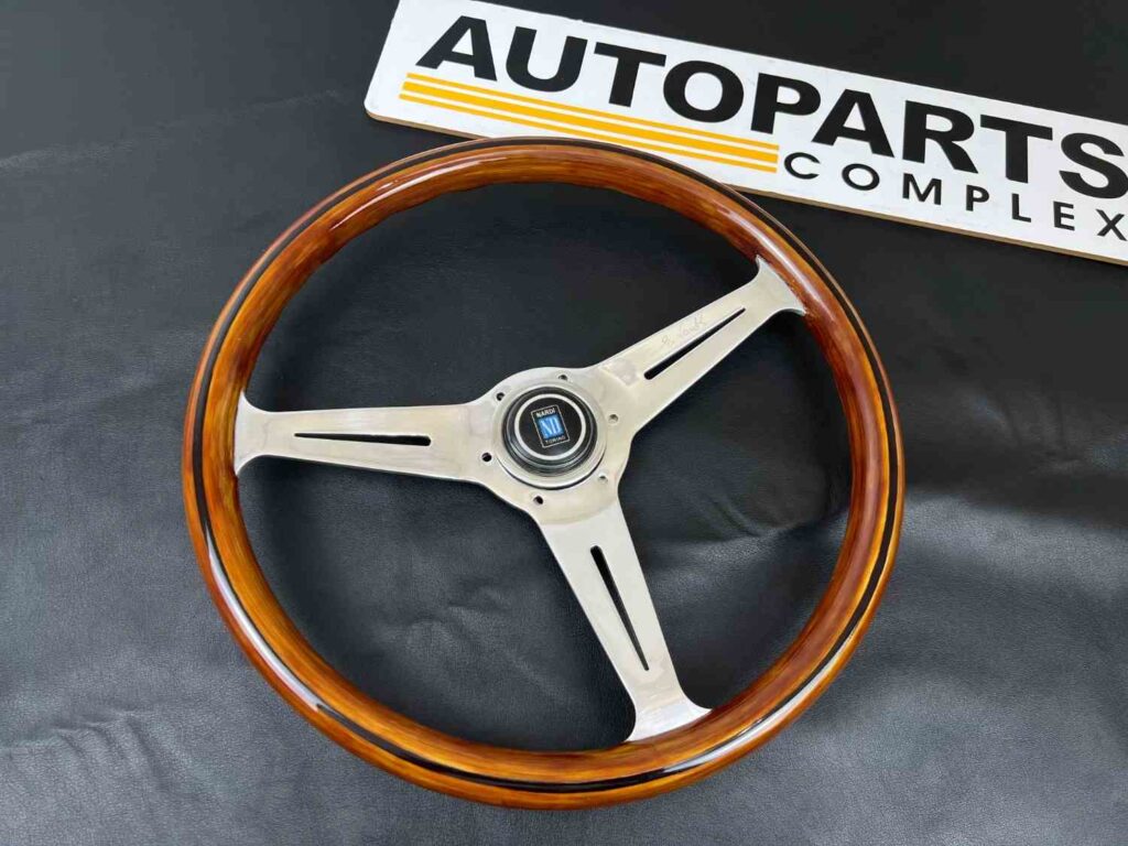 Nardi classic wooden 365mm with nardi torino horn button (2)