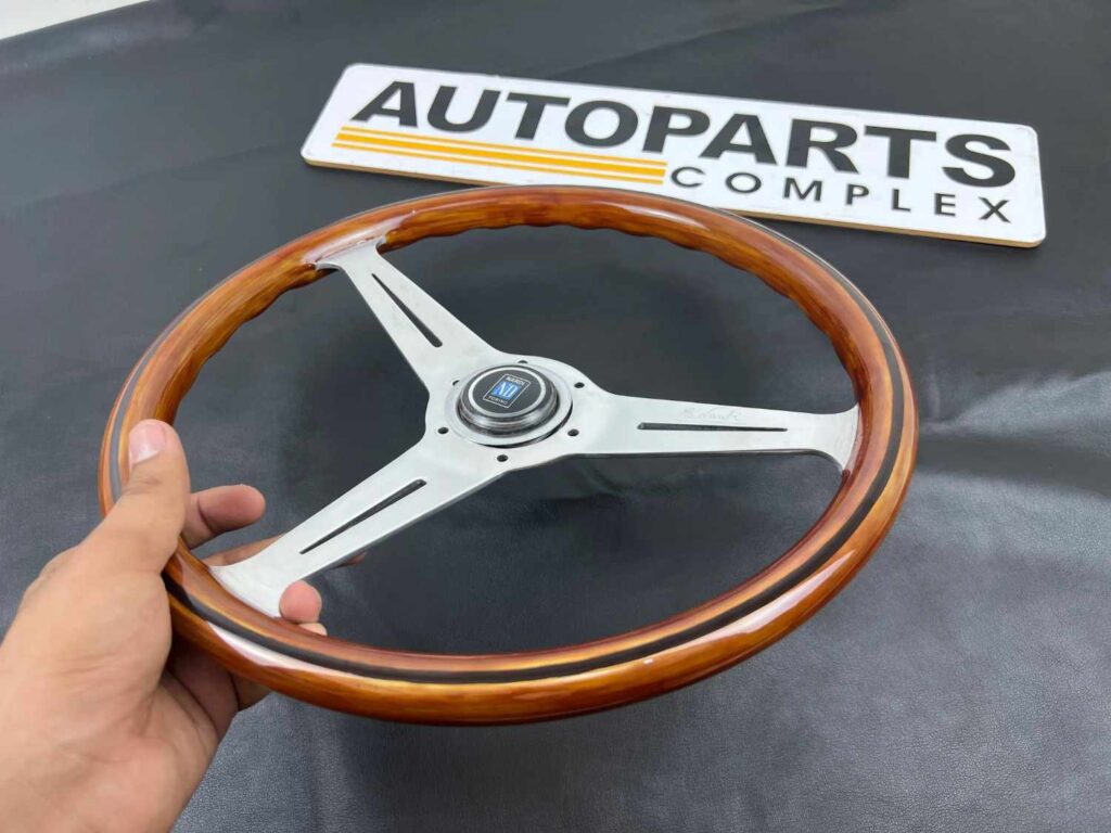 Nardi classic wooden 365mm with nardi torino horn button (8)