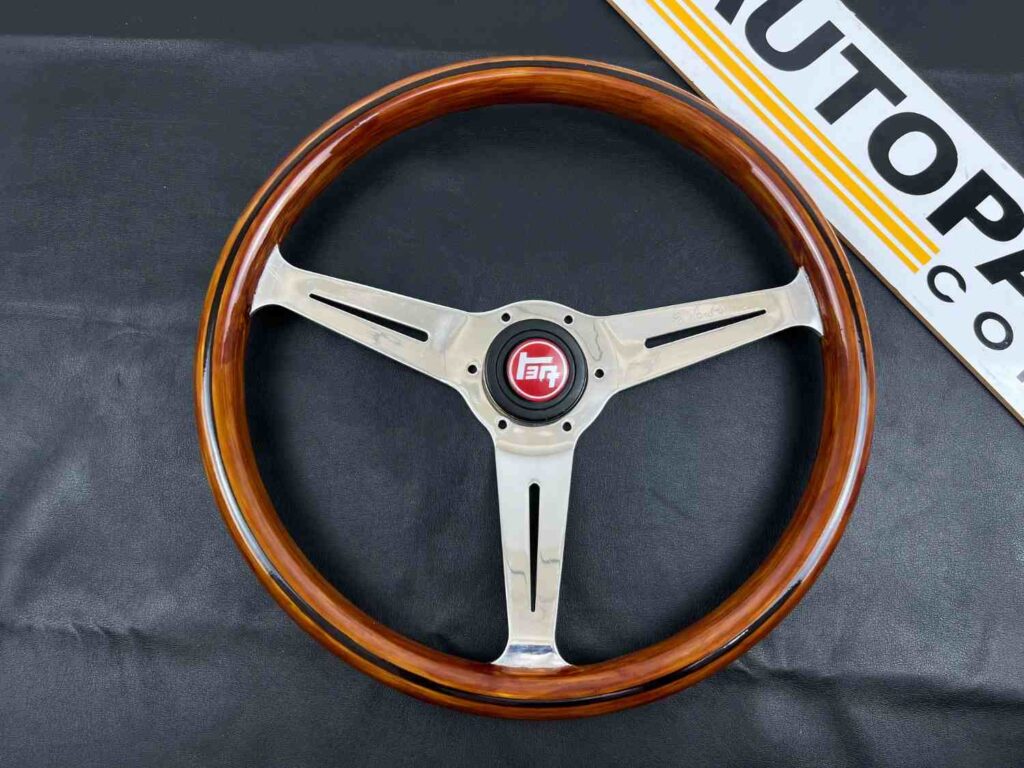 Nardi classic wooden 365mm with red Toyota horn button (2)