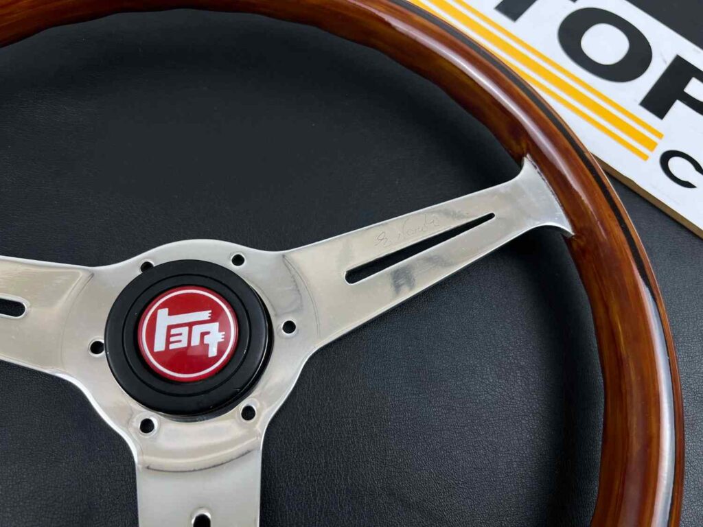 Nardi classic wooden 365mm with red Toyota horn button (3)