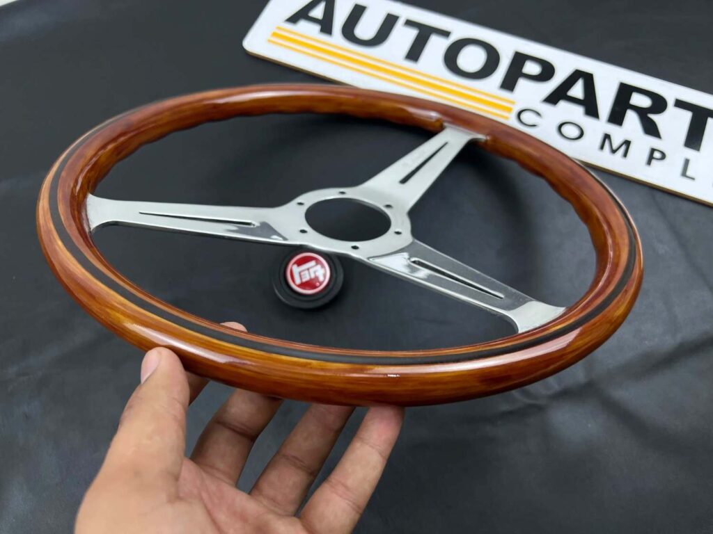 Nardi classic wooden 365mm with red Toyota horn button (5)