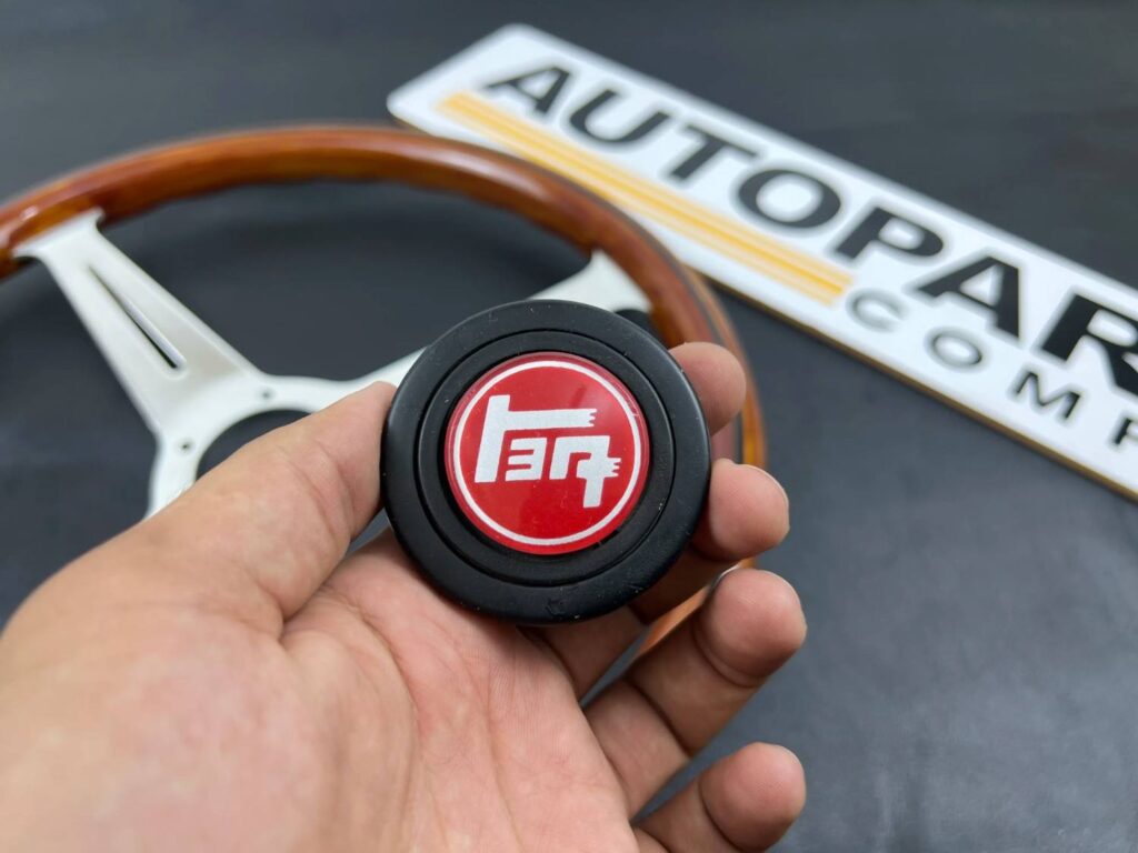 Nardi classic wooden 365mm with red Toyota horn button (8)