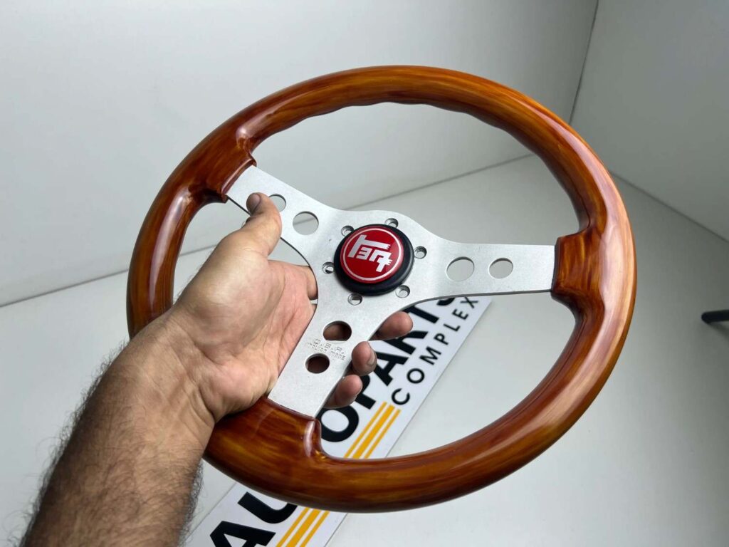 OBA Italian vintage wooden steering wheel with red Toyota horn button (3)