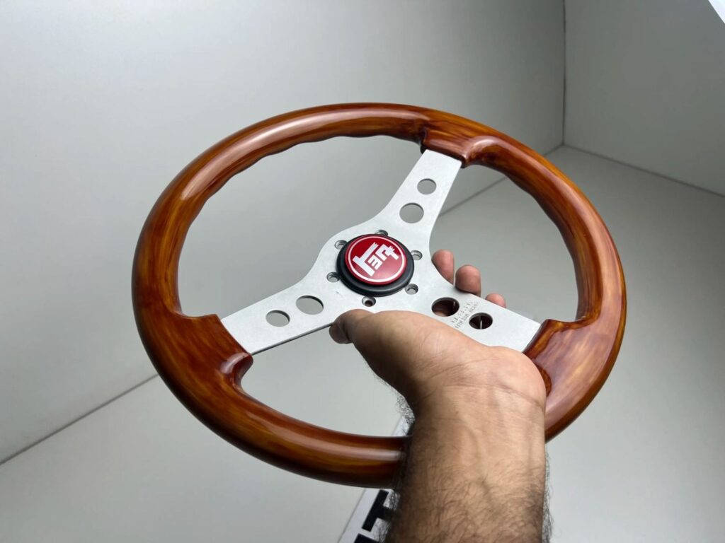 OBA Italian vintage wooden steering wheel with red Toyota horn button (4)