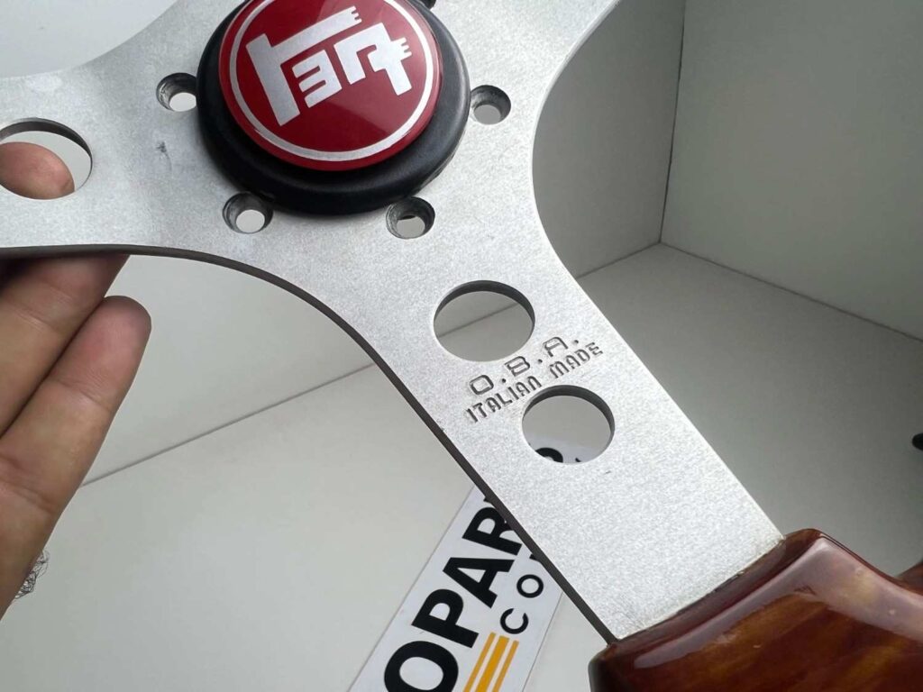 OBA Italian vintage wooden steering wheel with red Toyota horn button (5)