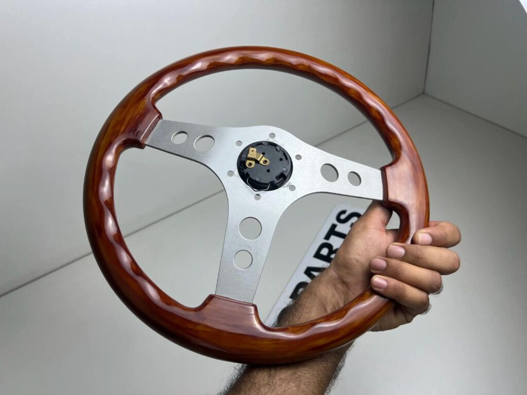 OBA Italian vintage wooden steering wheel with red Toyota horn button (8)