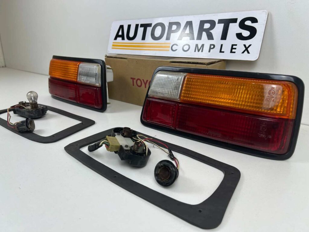 Toyota starlet KP60 KP61 NOS OEM Tail lights 1979 - 1982 (2)
