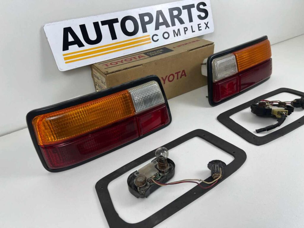 Toyota starlet KP60 KP61 NOS OEM Tail lights 1979 - 1982 (3)