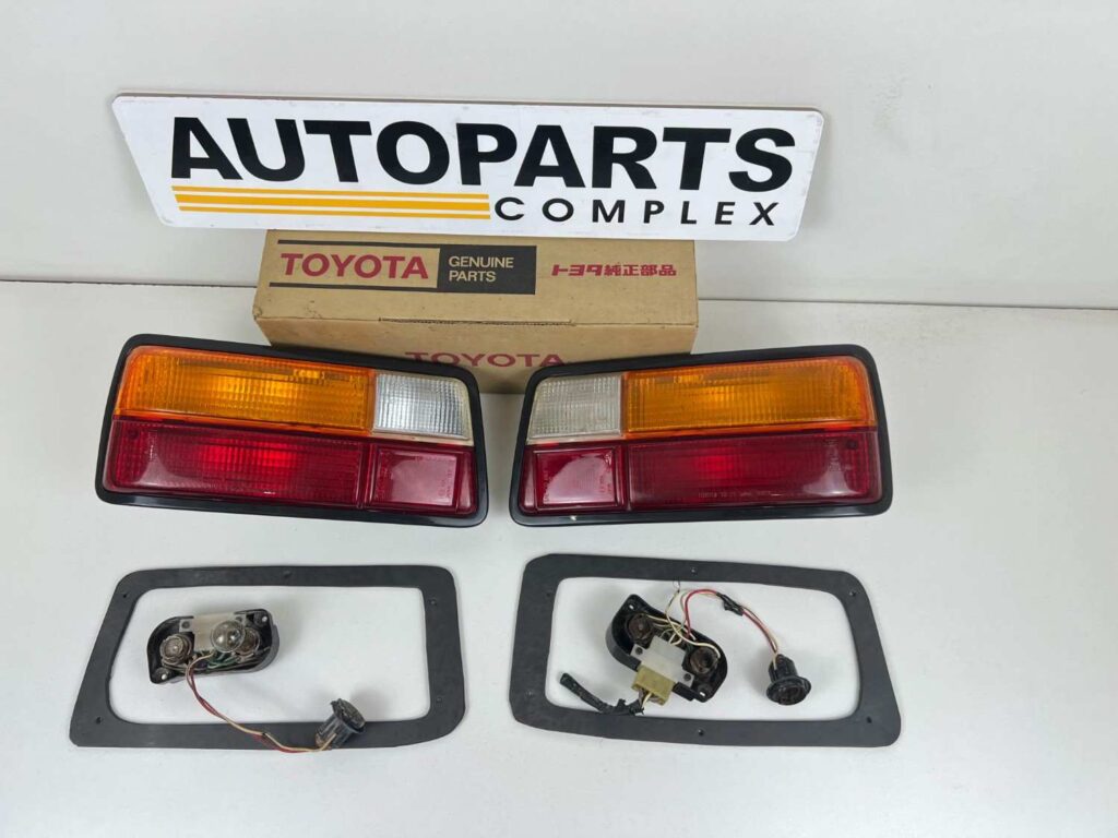 Toyota starlet KP60 KP61 NOS OEM Tail lights 1979 - 1982 (6)
