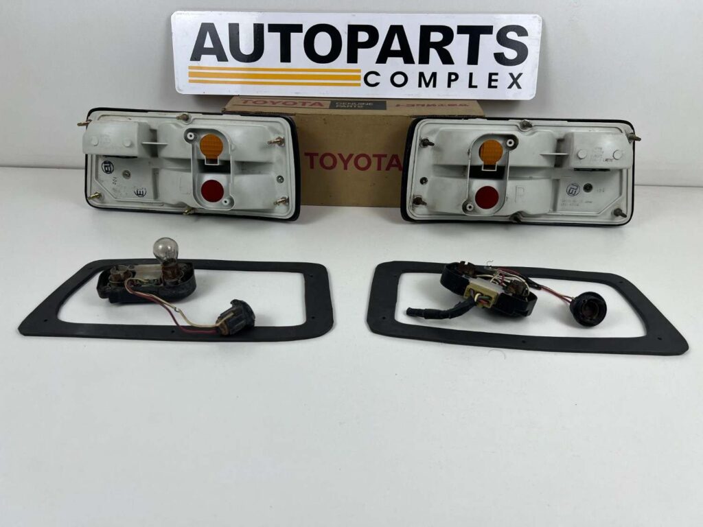 Toyota starlet KP60 KP61 NOS OEM Tail lights 1979 - 1982 (7)