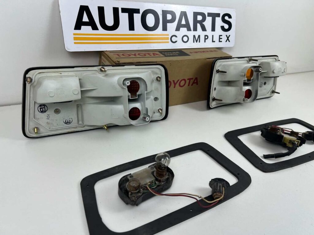 Toyota starlet KP60 KP61 NOS OEM Tail lights 1979 - 1982 (9)
